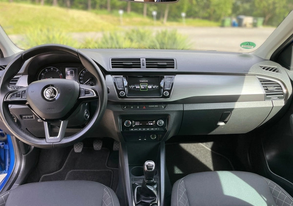 Skoda Fabia cena 37900 przebieg: 160000, rok produkcji 2017 z Olszyna małe 781